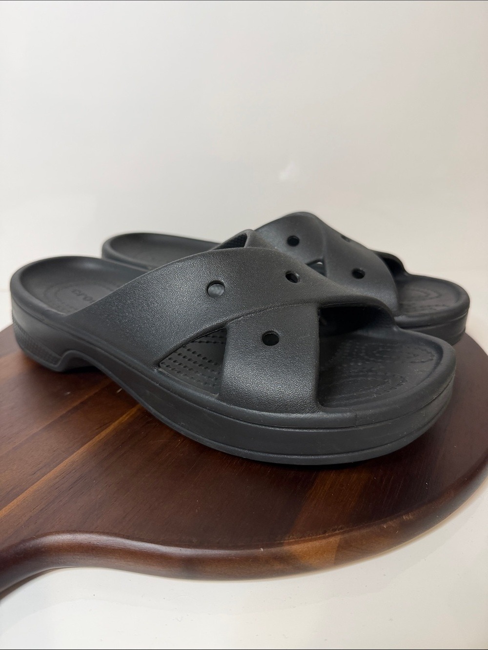 Crocs Black Cross Strap Slide Sandals Women’s Size 9 Lightweight Comfort
